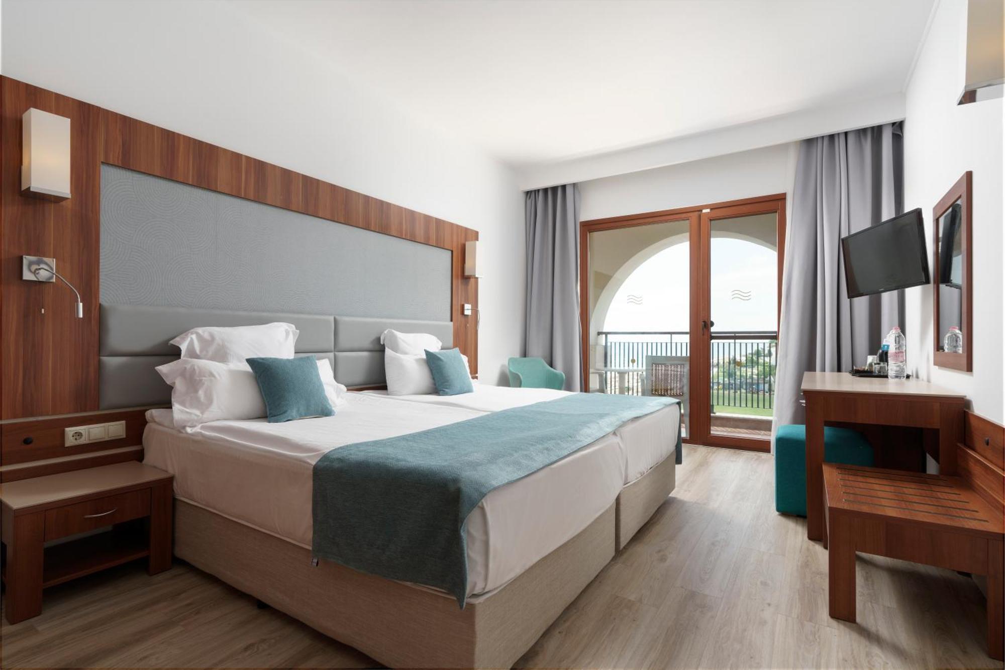 فندق ابزورفي  Alua Helios Bay الغرفة الصورة